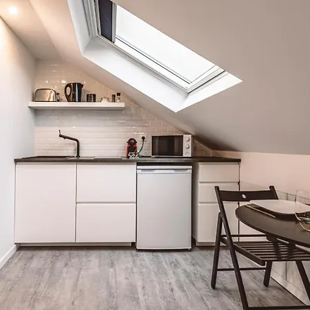 Le Coquet Climatise Face A La Cathedrale - 3g