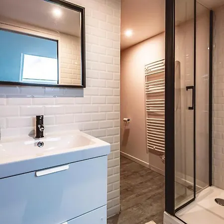 Le Coquet Climatise Face A La Cathedrale - 3g *