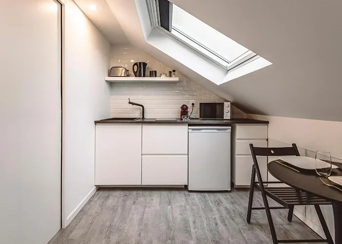 Le Coquet Climatise Face A La Cathedrale - 3g Reims